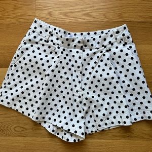 VESTIQUE | White Shorts with Black Polka Dots | Size Medium